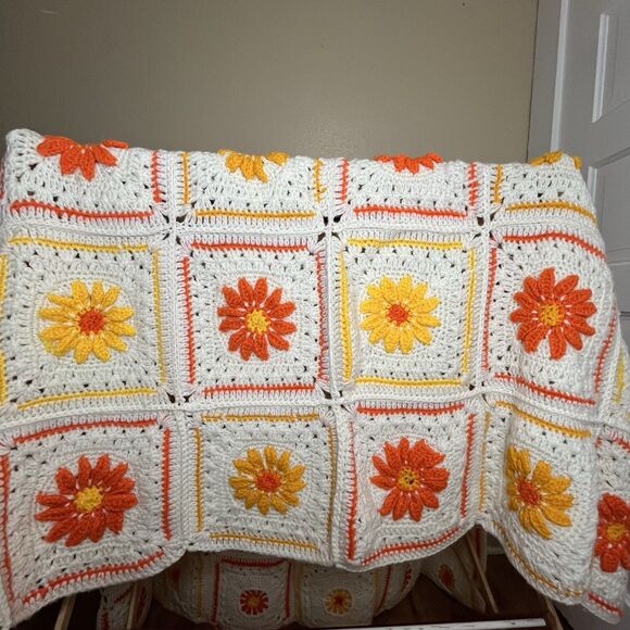 Vtg Sunflower Granny Square Crochet Afghan Blanket/Throw 70s Unique Rustic 58x76 - Picture 6 of 9